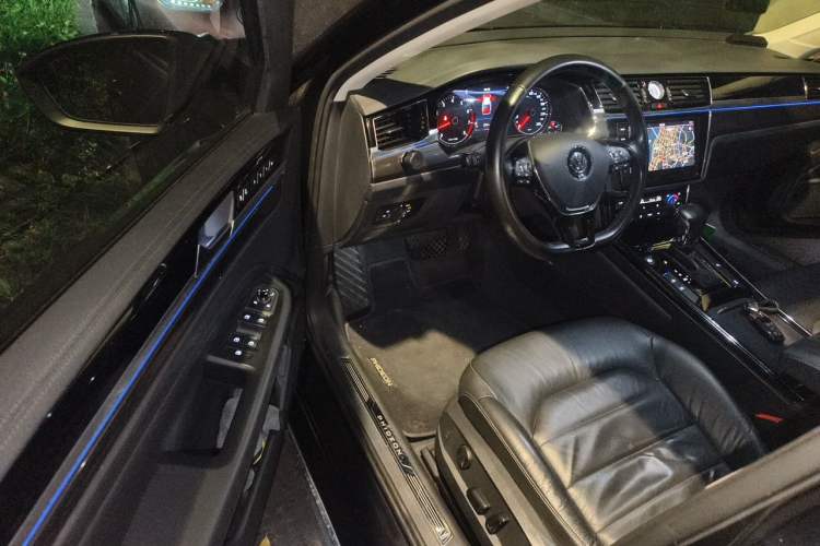 Used Volkswagen Phideon 2018 Revised Version 380TSI Two-Wheel Drive Business Edition Driver Seat
