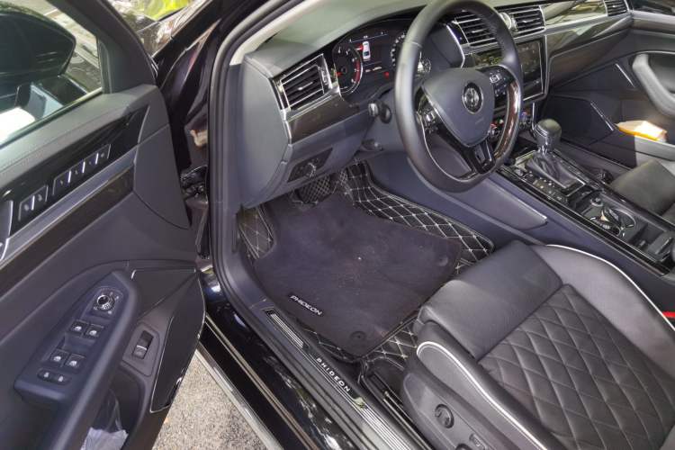 Used Volkswagen Phideon 2018 Revised Version 380TSI Two-Wheel-Drive Flagship Edition Driver Seat