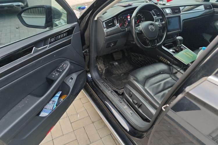 Used Volkswagen Phideon 2018 Revised Version 380TSI Two-Wheel Drive Business Edition Driver Seat