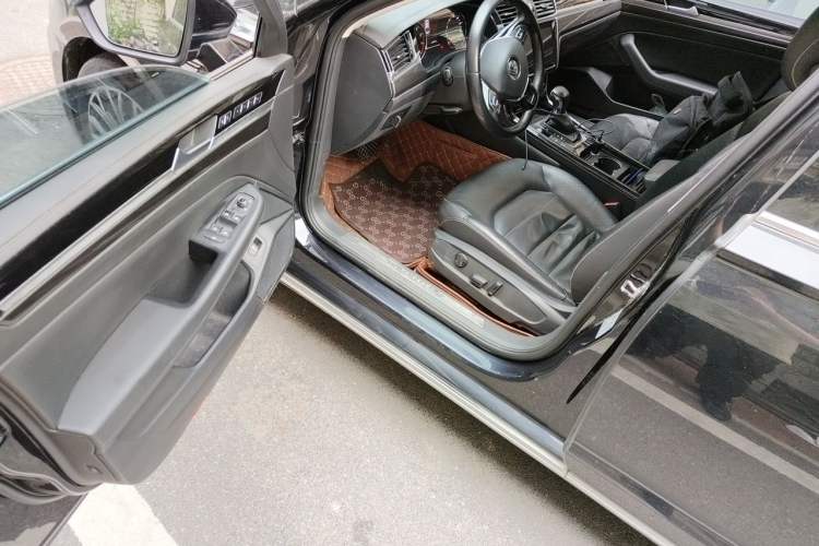 Used Volkswagen Phideon 2018 Revised Version 380TSI Two-Wheel Drive Business Edition Driver Seat