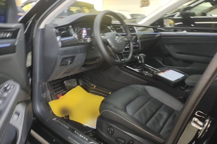 Used Volkswagen Phideon 2018 Revised Version 380TSI Two-Wheel Drive Business Edition Driver Seat
