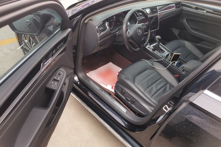 Used Volkswagen Phideon 2018 Revised Version 380TSI Two-Wheel Drive Business Edition Driver Seat