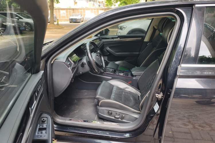 Used Volkswagen Phideon 2018 Revised Version 380TSI Two-Wheel-Drive Flagship Edition Driver Seat