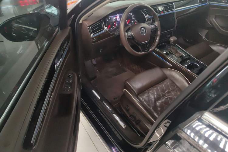 Used Volkswagen Phideon 2018 Revised Version 380TSI Two-Wheel-Drive Flagship Edition Driver Seat