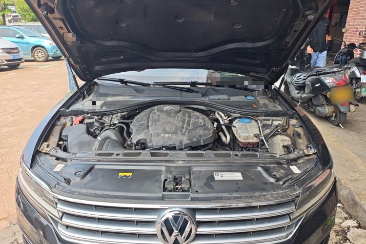 Used Volkswagen Phideon 2018 Revised Version 380TSI Two-Wheel Drive Business Edition Engine Bay