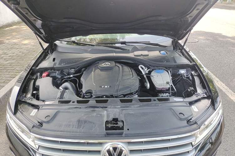 Used Volkswagen Phideon 2018 Revised Version 380TSI Two-Wheel Drive Business Edition Engine Bay