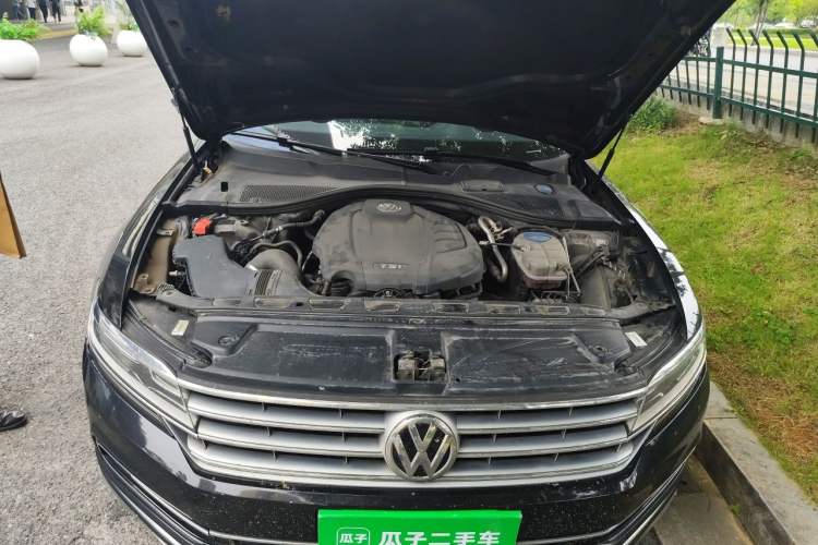 Used Volkswagen Phideon 2018 Revised Version 380TSI Two-Wheel Drive Business Edition Engine Bay