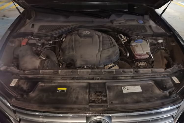Used Volkswagen Phideon 2018 Revised Version 380TSI Two-Wheel Drive Business Edition Engine Bay