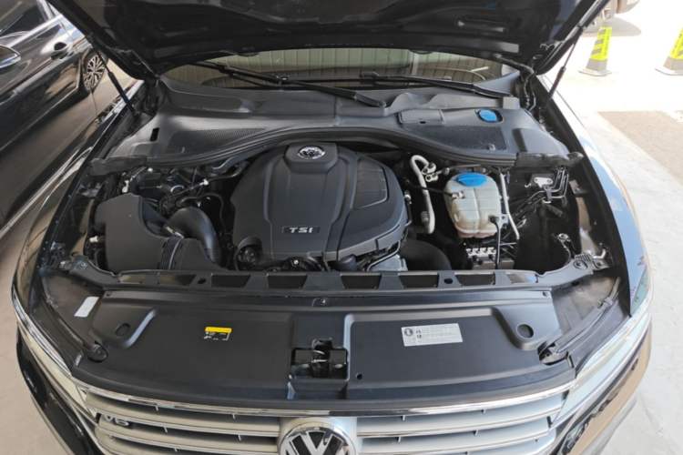Used Volkswagen Phideon 2018 Revised Version 380TSI Two-Wheel Drive Business Edition Engine Bay