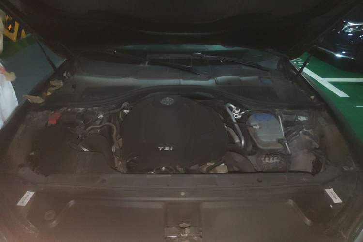 Used Volkswagen Phideon 2018 380TSI Two-Wheel Drive Business Edition Engine Bay