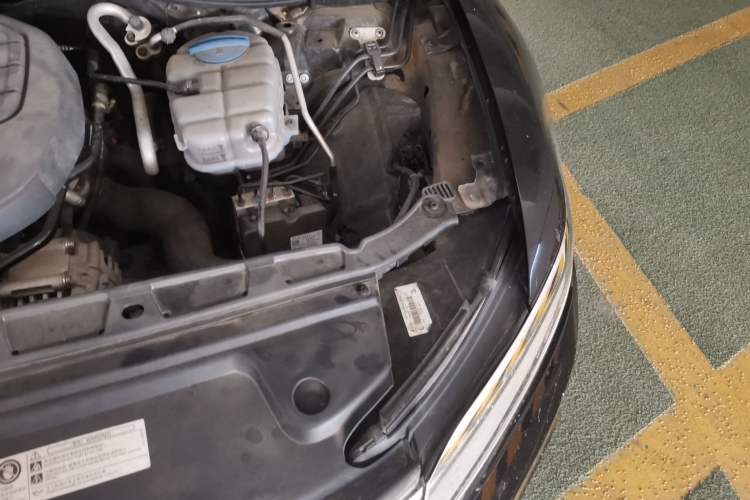 Used Volkswagen Phideon 2018 Revised Version 380TSI Two-Wheel Drive Business Edition Engine Bay Left