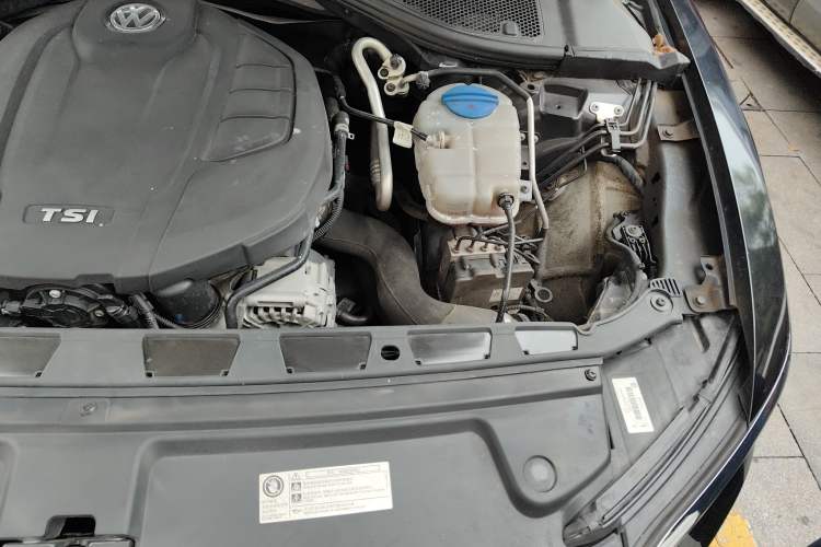 Used Volkswagen Phideon 2018 Revised Version 380TSI Two-Wheel Drive Business Edition Engine Bay Left