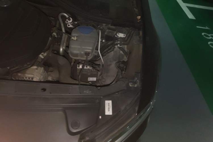 Used Volkswagen Phideon 2018 380TSI Two-Wheel Drive Business Edition Engine Bay Left