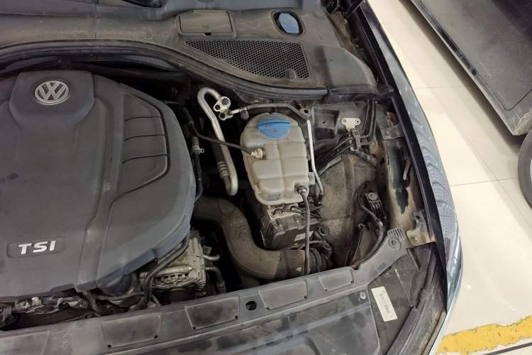 Used Volkswagen Phideon 2018 Revised Version 380TSI Two-Wheel-Drive Flagship Edition Engine Bay Left