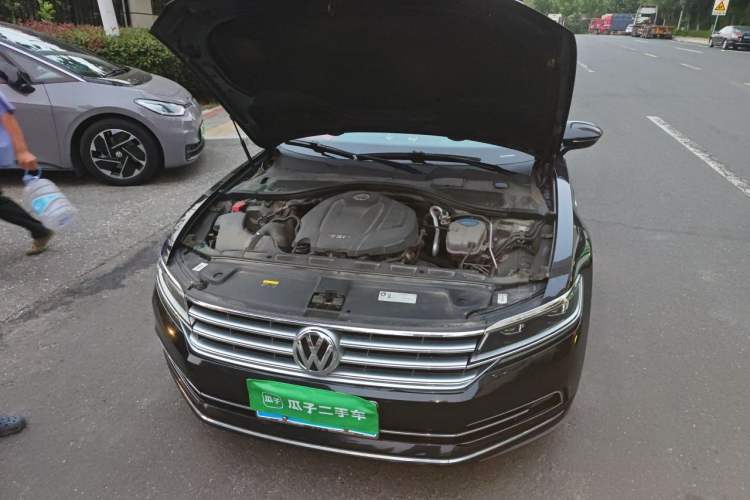 Used Volkswagen Phideon 2018 Revised Version 380TSI Two-Wheel Drive Business Edition Engine Bay Left