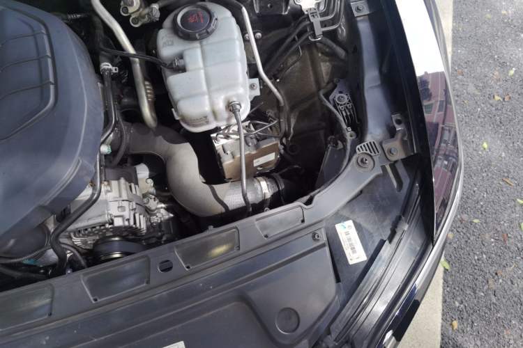 Used Volkswagen Phideon 2018 Revised Version 380TSI Two-Wheel-Drive Flagship Edition Engine Bay Left
