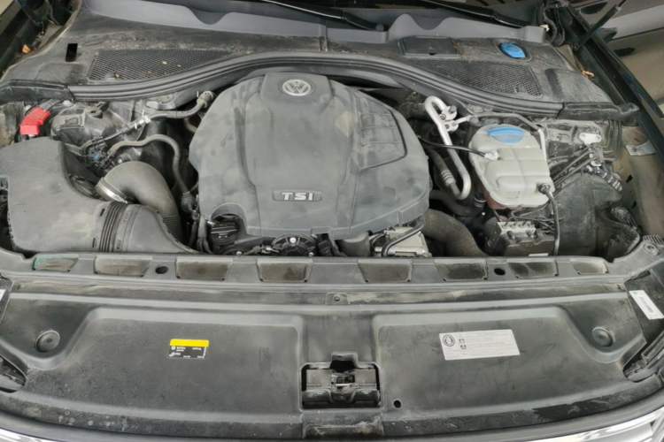 Used Volkswagen Phideon 2018 Revised Version 380TSI Two-Wheel Drive Business Edition Engine Bay