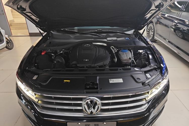 Used Volkswagen Phideon 2018 Revised Version 380TSI Two-Wheel-Drive Flagship Edition Engine Bay