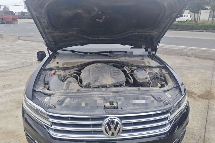 Used Volkswagen Phideon 2018 Revised Version 380TSI Two-Wheel Drive Business Edition Engine Bay
