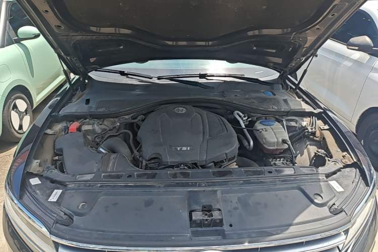 Used Volkswagen Phideon 2018 Revised Version 380TSI Two-Wheel Drive Business Edition Engine Bay
