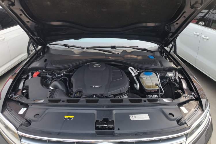 Used Volkswagen Phideon 2018 Revised Version 380TSI Two-Wheel Drive Business Edition Engine Bay