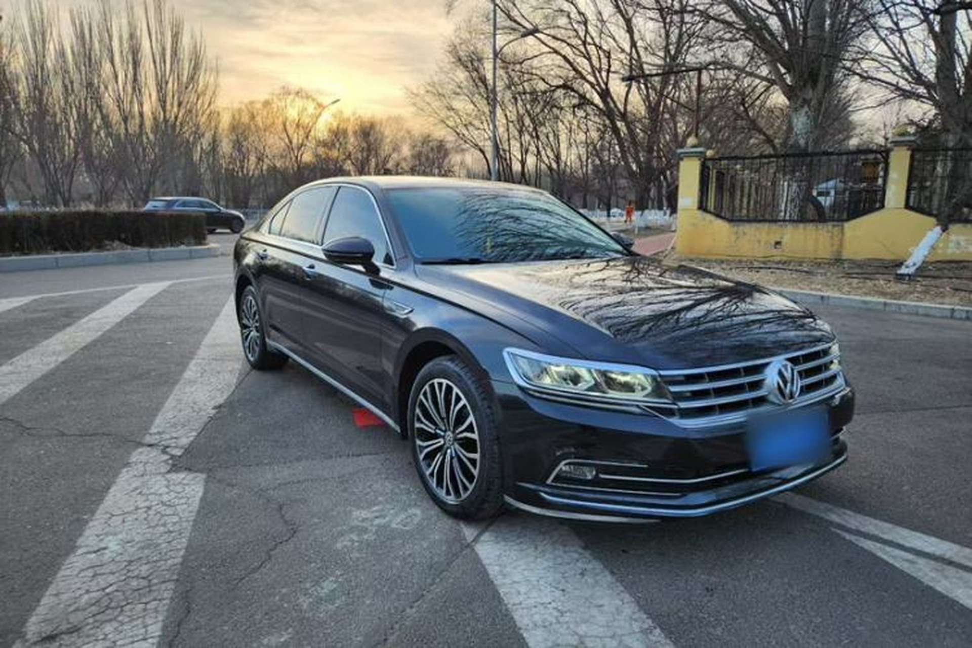Used Volkswagen Phideon 2018 Revised Version 380TSI Two-Wheel Drive Business Edition Exterior 2