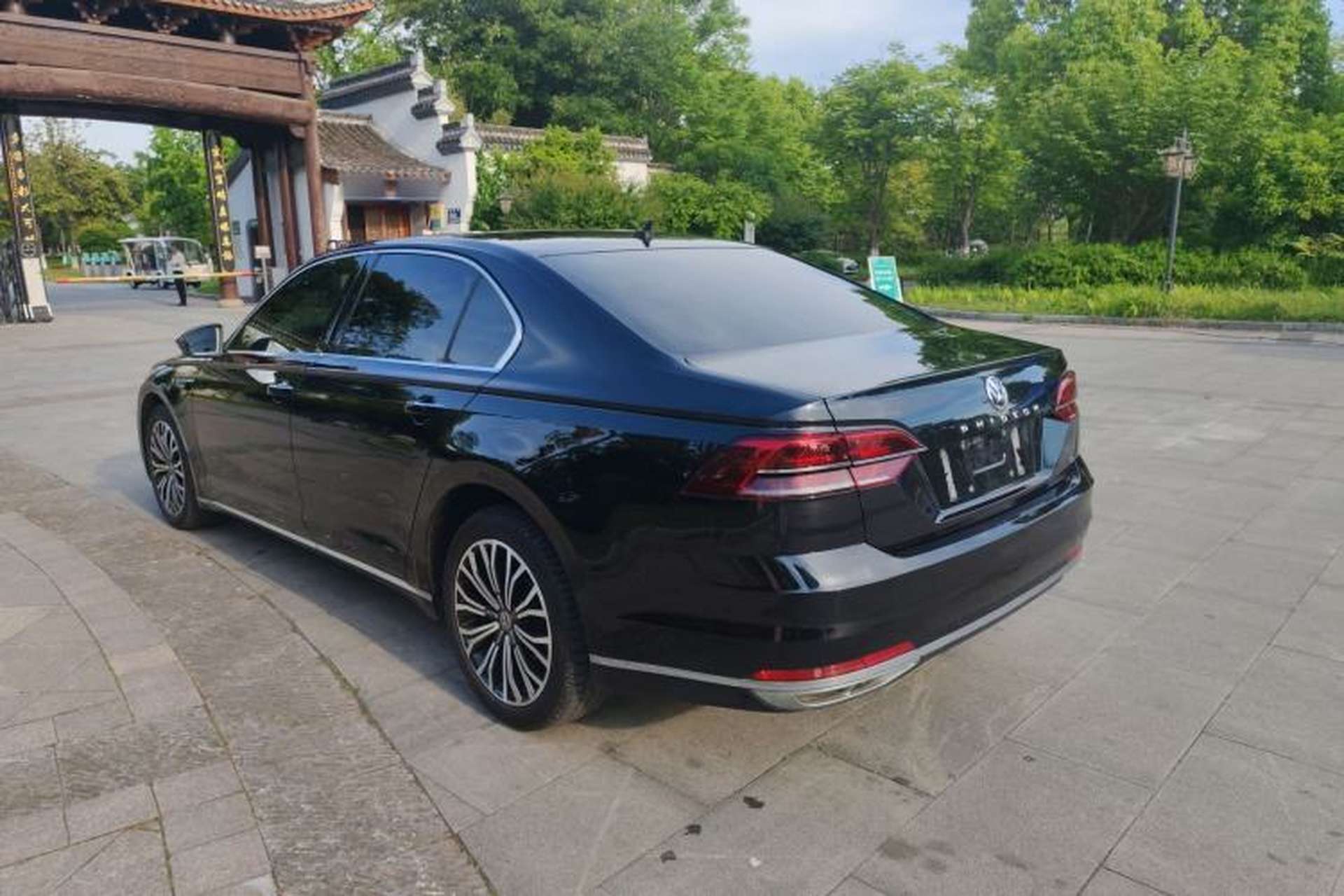 Used Volkswagen Phideon 2018 Revised Version 380TSI Two-Wheel Drive Business Edition Exterior 3
