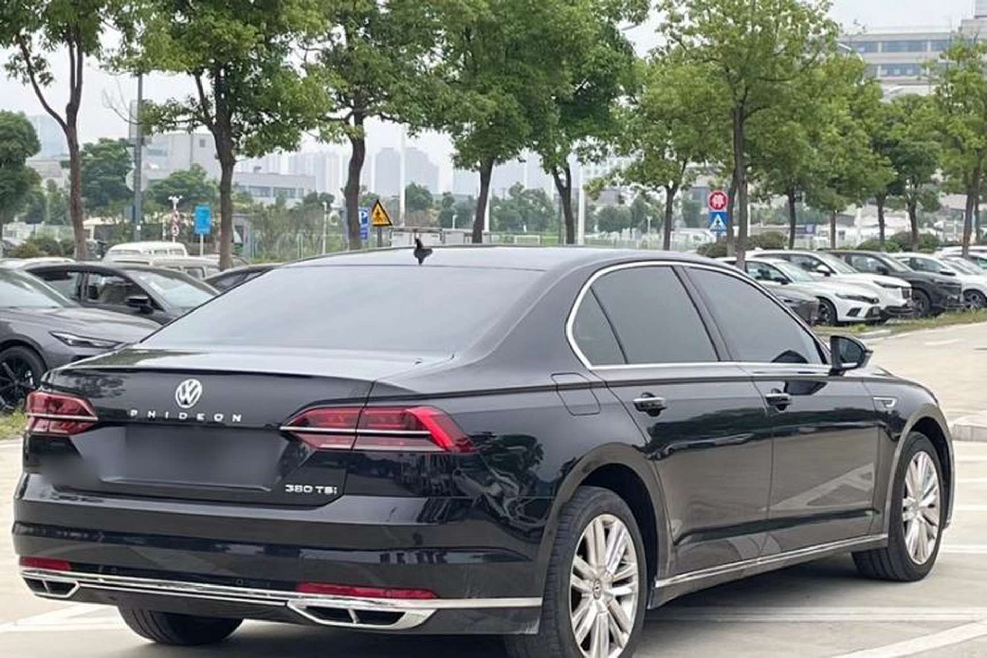 Used Volkswagen Phideon 2018 380TSI Two-Wheel-Drive Flagship Edition Exterior 3
