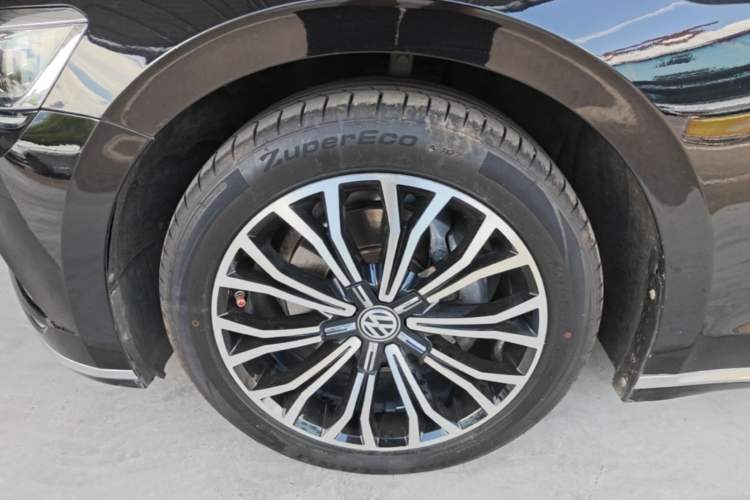 Used Volkswagen Phideon 2018 Revised Version 380TSI Two-Wheel Drive Business Edition Exterior 4