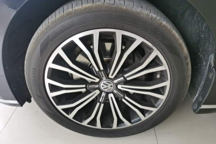 Used Volkswagen Phideon 2018 Revised Version 380TSI Two-Wheel Drive Business Edition Exterior 4