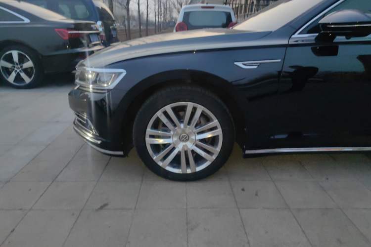 Used Volkswagen Phideon 2018 Revised Version 380TSI Two-Wheel Drive Business Edition Exterior 4