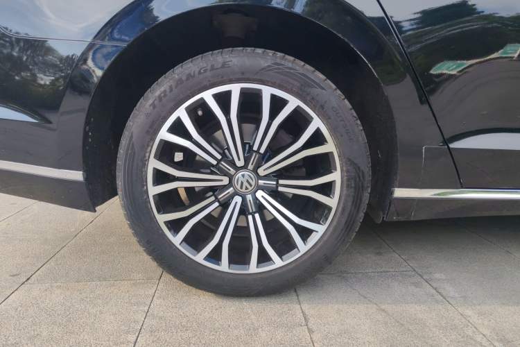 Used Volkswagen Phideon 2018 Revised Version 380TSI Two-Wheel Drive Business Edition Exterior 5