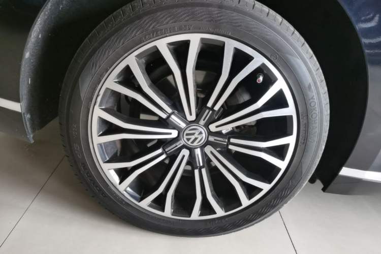 Used Volkswagen Phideon 2018 Revised Version 380TSI Two-Wheel Drive Business Edition Exterior 5