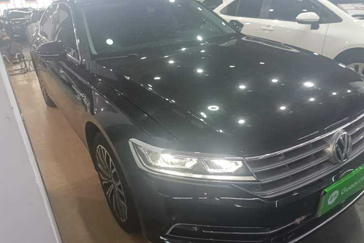 Used Volkswagen Phideon 2018 Revised Version 380TSI Two-Wheel Drive Business Edition Front Right 45 Deg