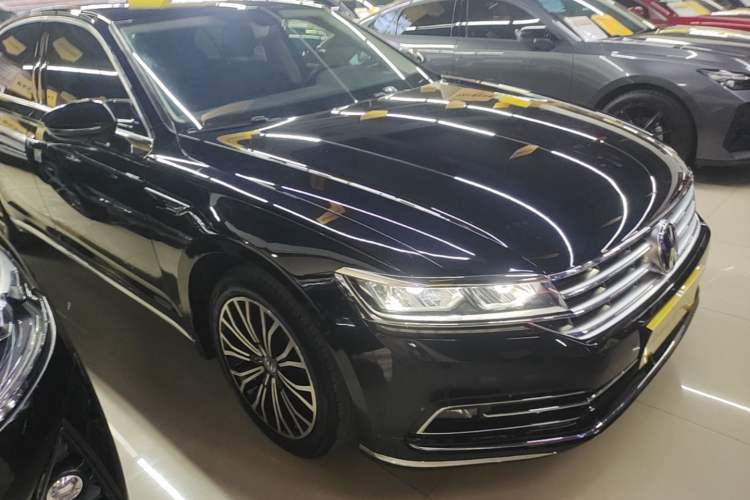 Used Volkswagen Phideon 2018 Revised Version 380TSI Two-Wheel Drive Business Edition Front Right 45 Deg