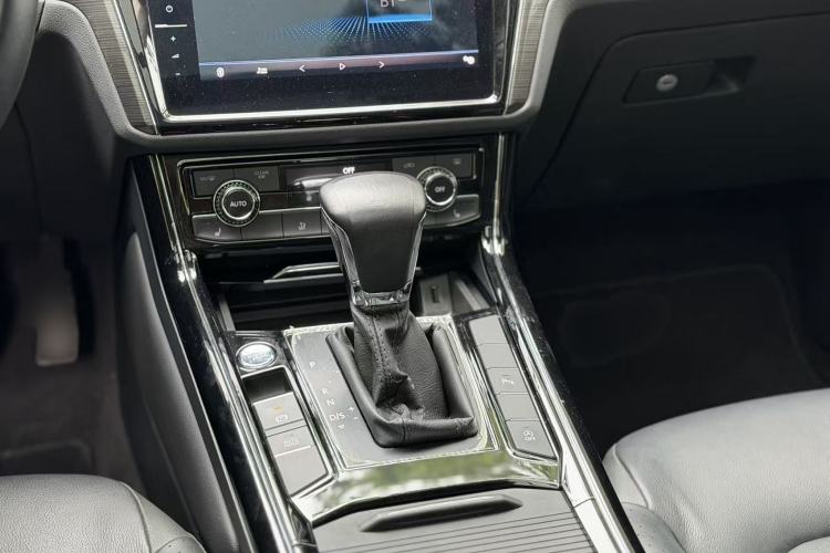 Used Volkswagen Phideon 2018 Revised Version 380TSI Two-Wheel Drive Business Edition Gear Lever
