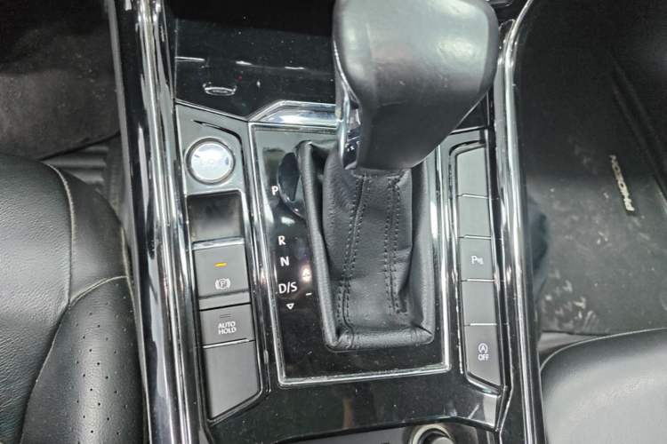 Used Volkswagen Phideon 2018 Revised Version 380TSI Two-Wheel Drive Business Edition Gear Lever