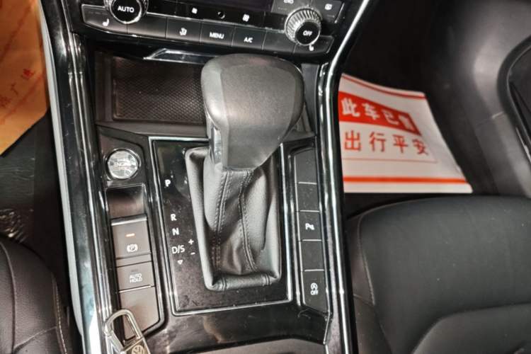 Used Volkswagen Phideon 2018 Revised Version 380TSI Two-Wheel Drive Business Edition Gear Lever