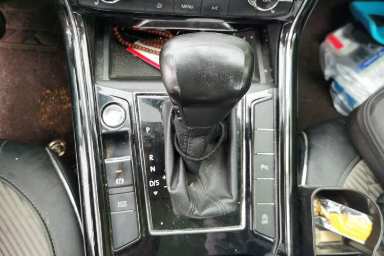 Used Volkswagen Phideon 2018 Revised Version 380TSI Two-Wheel Drive Business Edition Gear Lever
