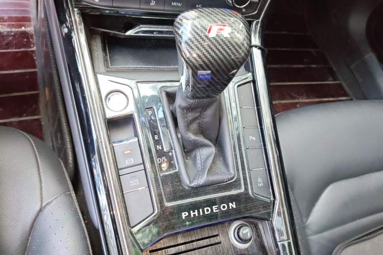 Used Volkswagen Phideon 2018 Revised Version 380TSI Two-Wheel Drive Business Edition Gear Lever