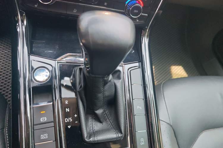 Used Volkswagen Phideon 2018 Revised Version 380TSI Two-Wheel Drive Business Edition Gear Lever