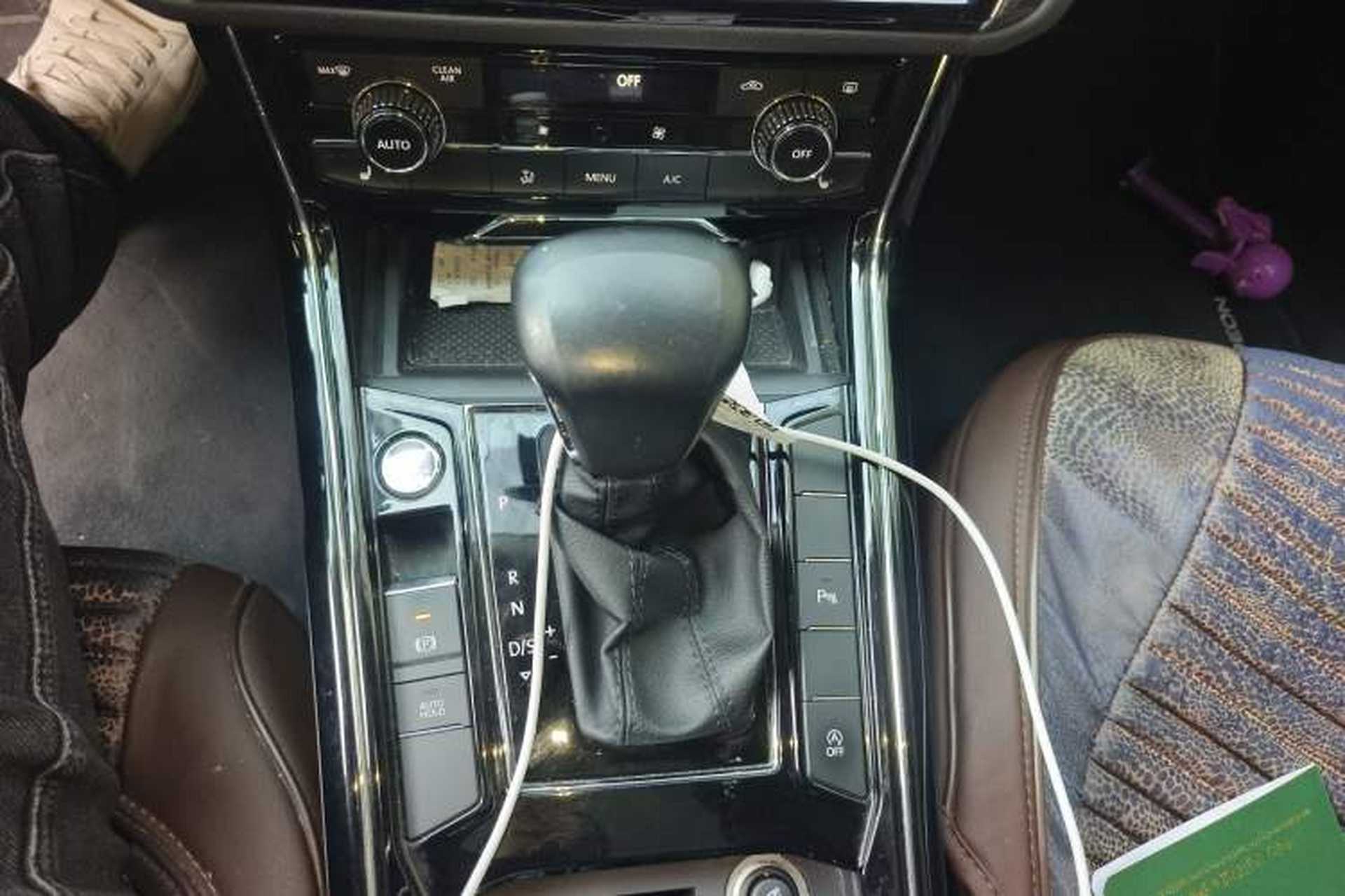 Used Volkswagen Phideon 2018 Revised Version 380TSI Two-Wheel Drive Business Edition Gear Lever