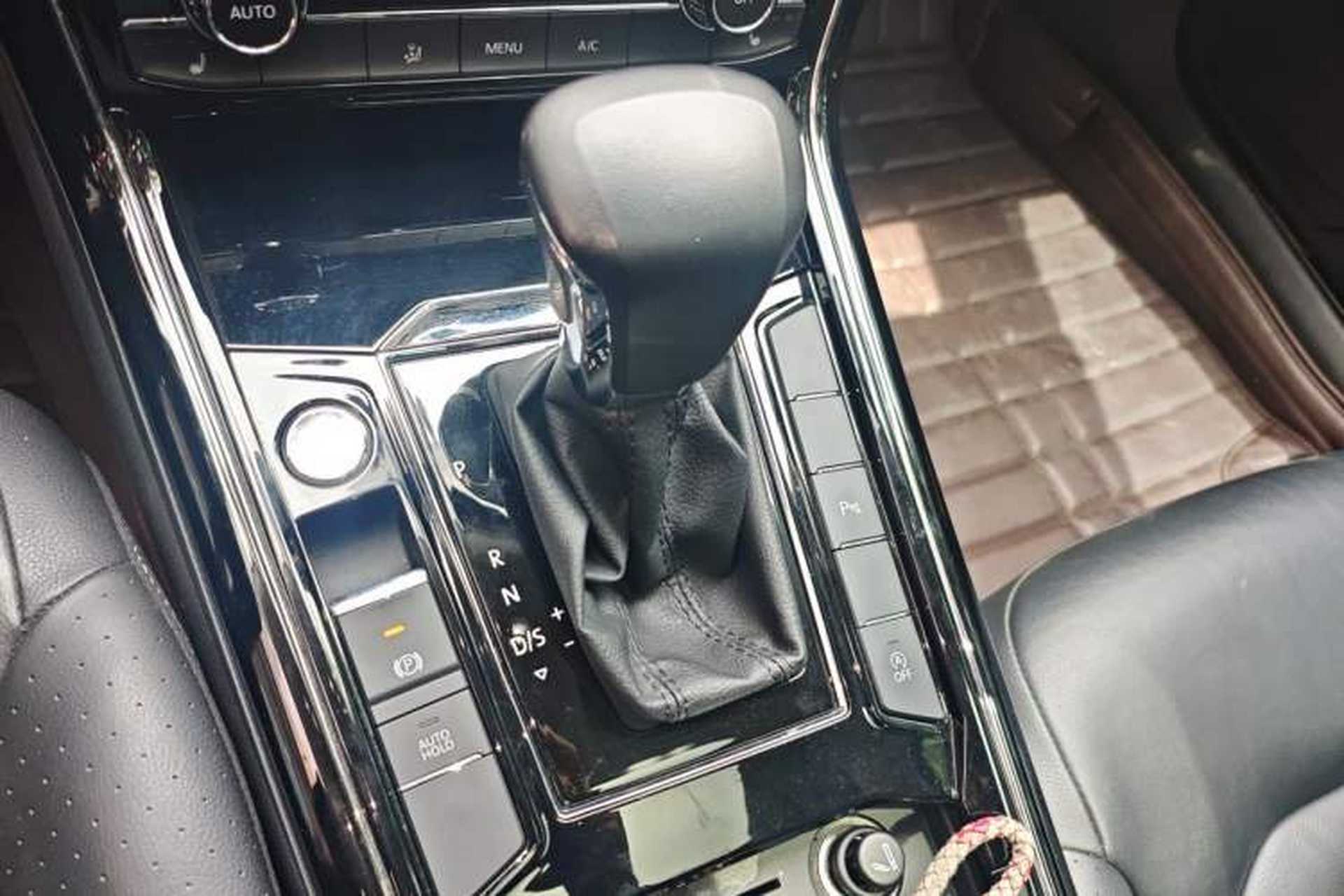 Used Volkswagen Phideon 2018 Revised Version 380TSI Two-Wheel Drive Business Edition Gear Lever