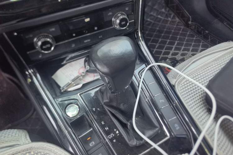 Used Volkswagen Phideon 2018 380TSI Two-Wheel Drive Business Edition Gear Lever