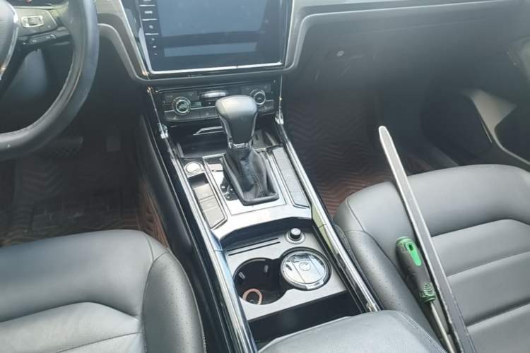 Used Volkswagen Phideon 2018 Revised Version 380TSI Two-Wheel Drive Business Edition Gear Lever