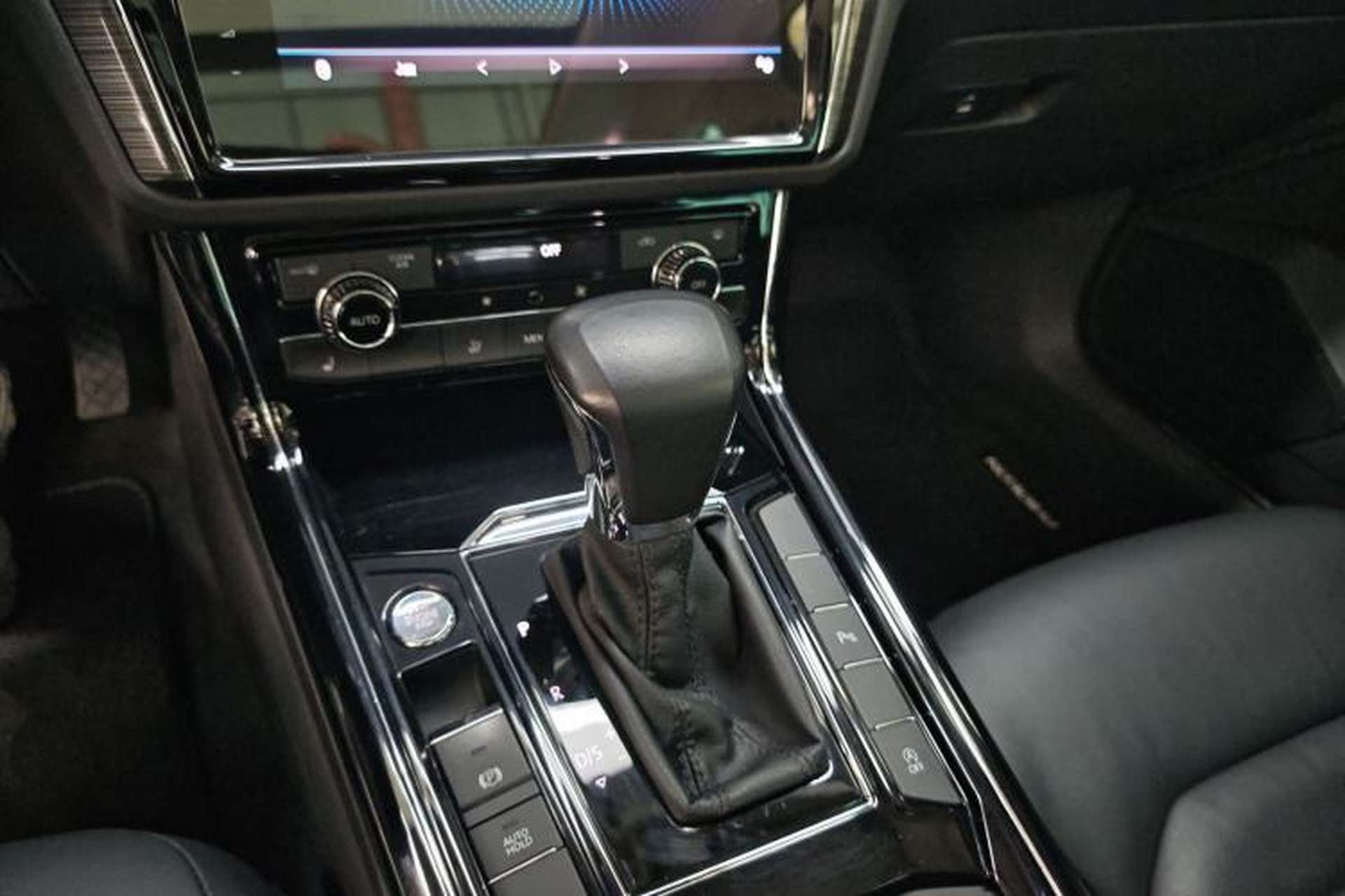 Used Volkswagen Phideon 2018 Revised Version 380TSI Two-Wheel Drive Business Edition Gear Lever