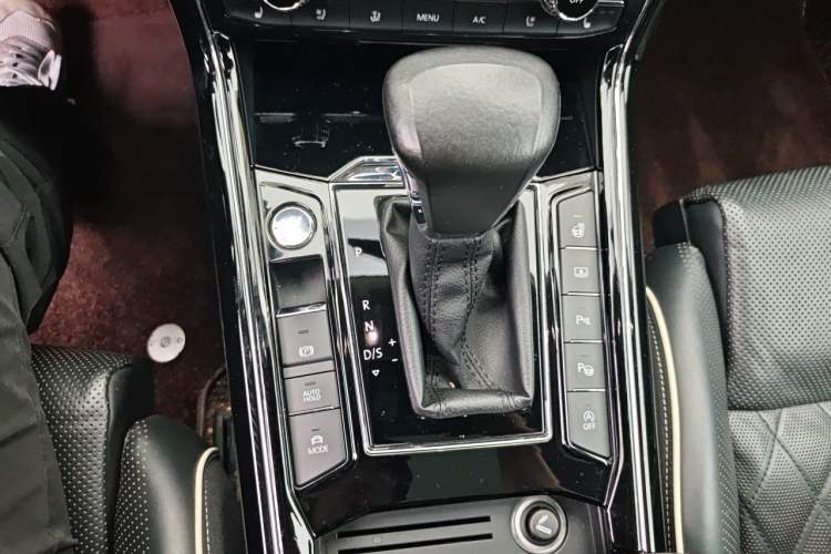 Used Volkswagen Phideon 2018 380TSI Two-Wheel-Drive Flagship Edition Gear Lever