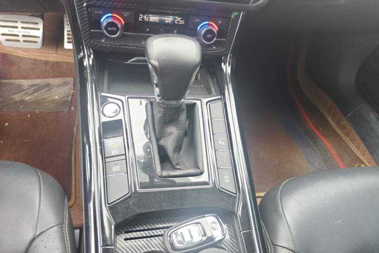 Used Volkswagen Phideon 2018 Revised Version 380TSI Two-Wheel Drive Business Edition Gear Lever