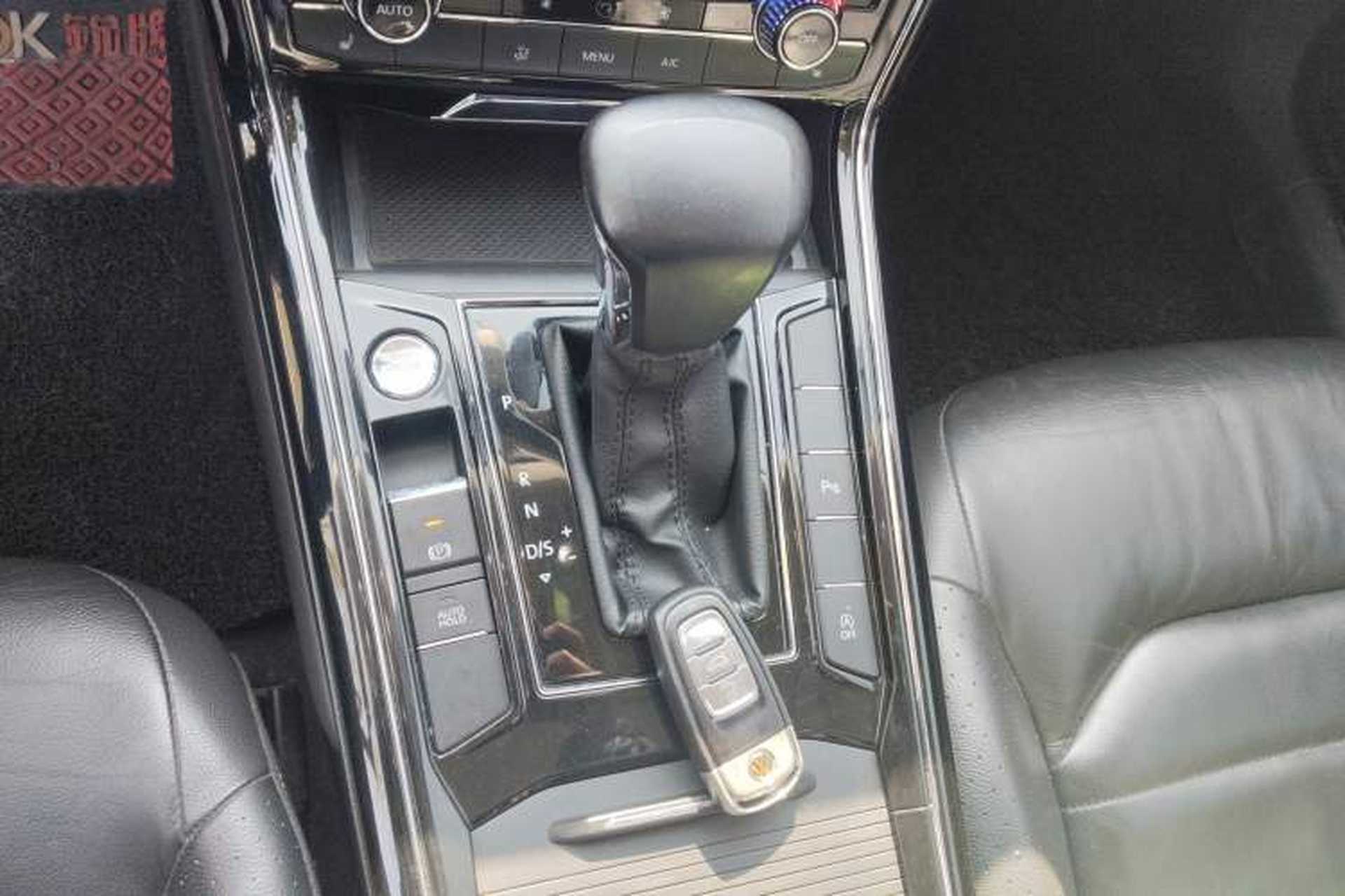 Used Volkswagen Phideon 2018 Revised Version 380TSI Two-Wheel Drive Business Edition Gear Lever