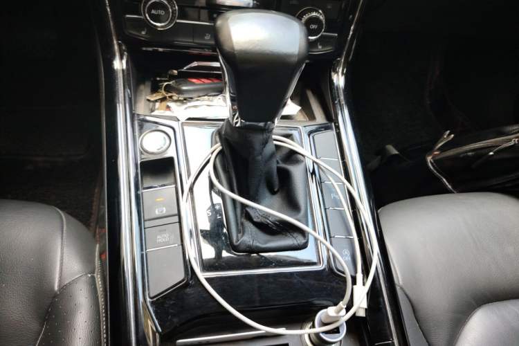 Used Volkswagen Phideon 2018 Revised Version 380TSI Two-Wheel Drive Business Edition Gear Lever